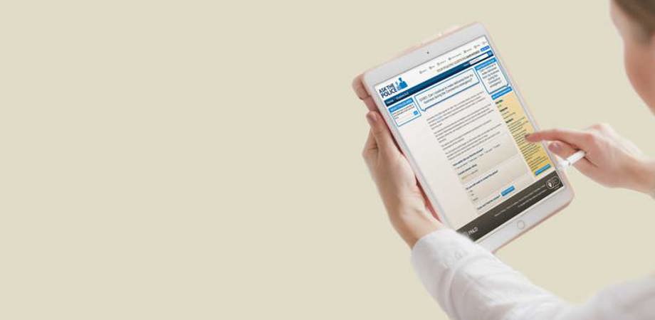 Lady holding an iPad with the PNLD site displaying