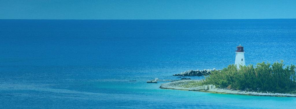 A lighthouse in the Bahamas with the sea in the background