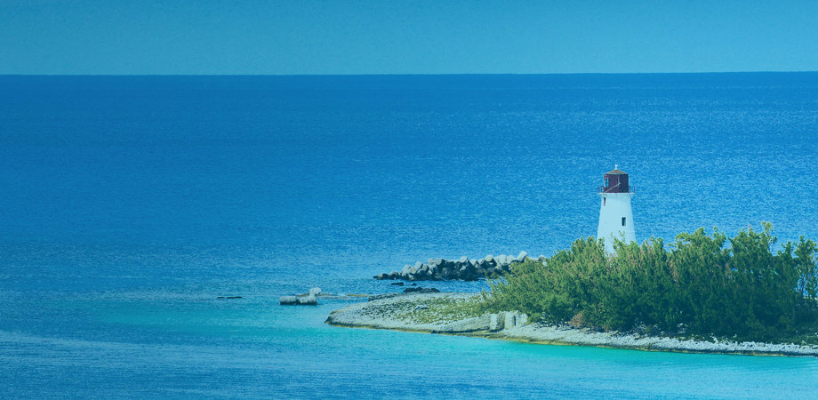 A lighthouse in the Bahamas with the sea in the background