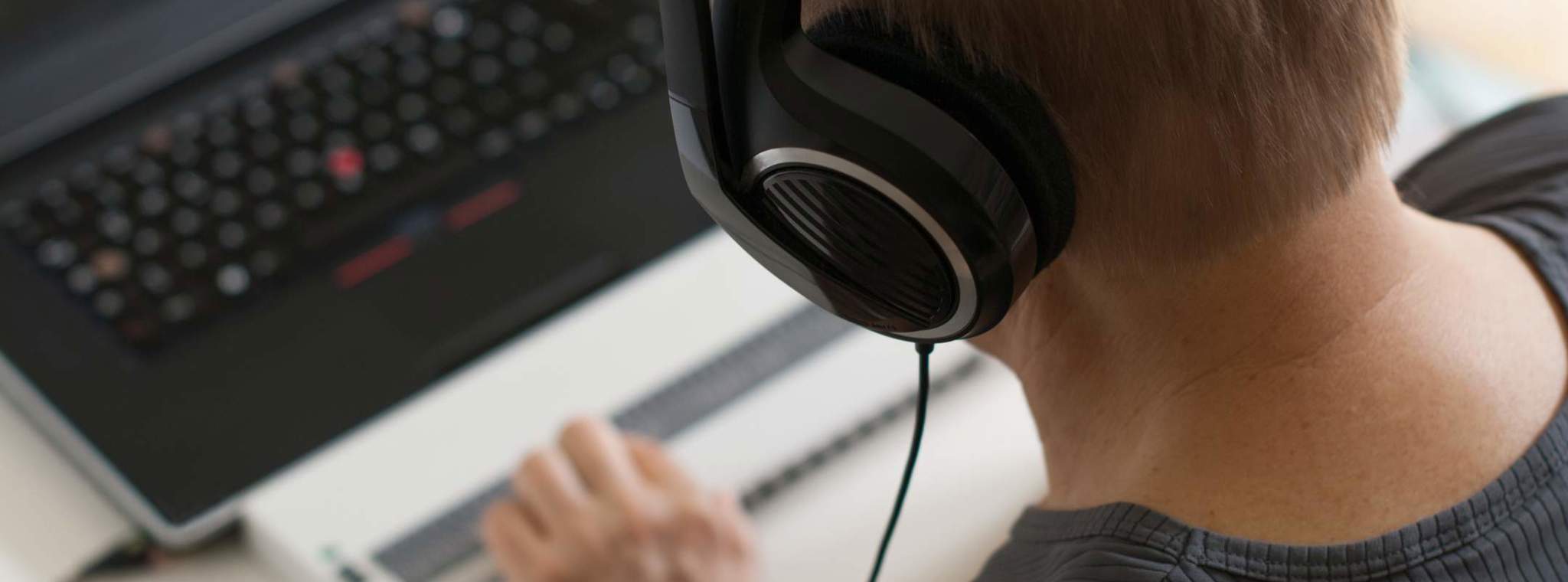 Man using screen reader on a laptop